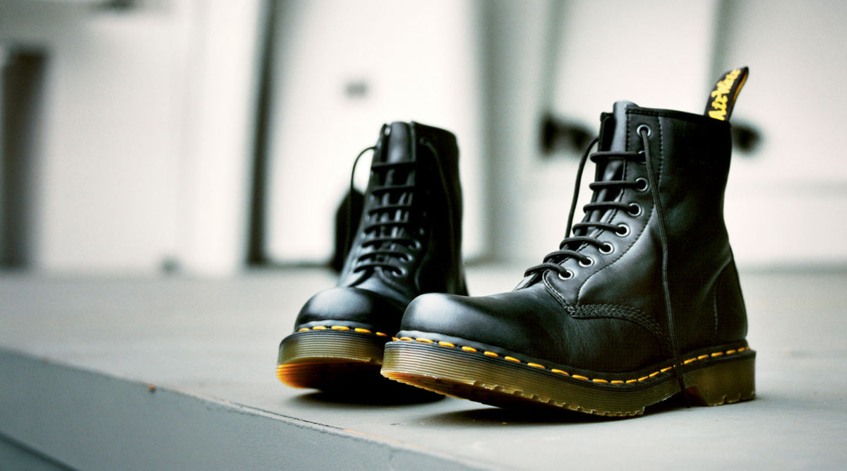 Dr. Martens Air Wait with soles bouncing DR MARTENS AirWair Bouncing Soles Leather TODDLER Boots Size 7 main image 3